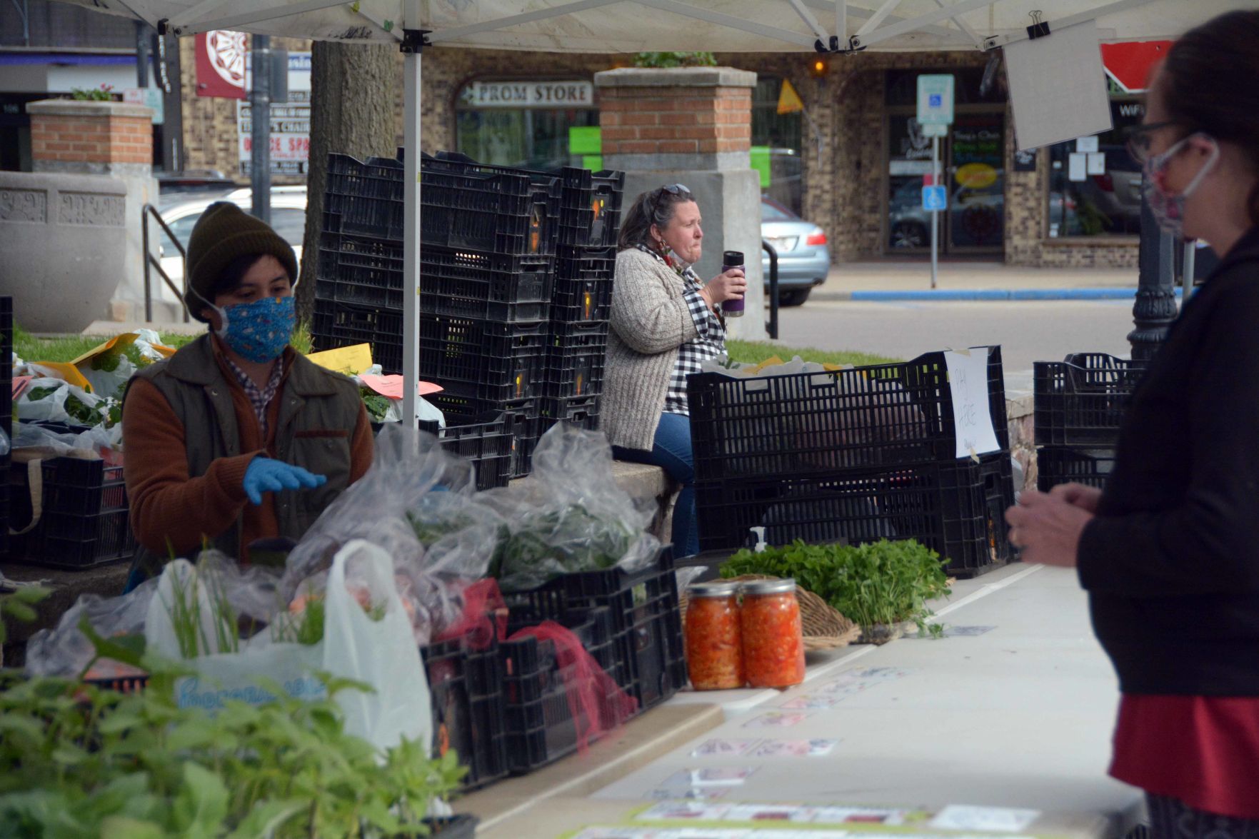Baraboo Farmer's Market adjusts for safety during COVID-19 pandemic